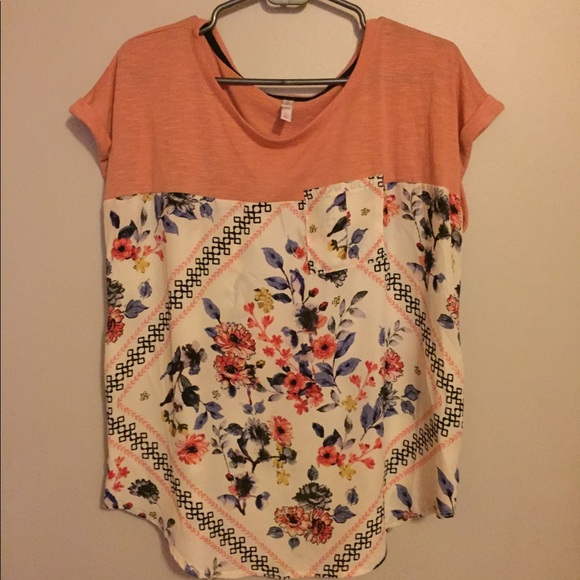 Xhilaration Tops - Xhiliration peach & floral top with pocket NWOT